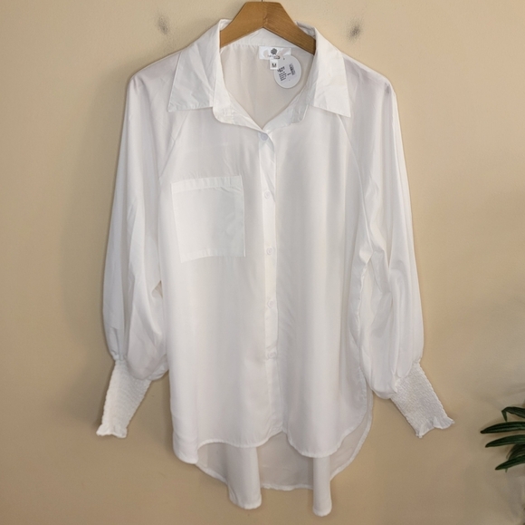 NWT Everyday Chic Boutique | Queen of Everything White Button-Up Blouse Size Med - Picture 1 of 6